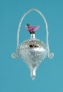lauschaer-glas-korb-mit-blume-umsponnen-christbaumschmuck image 1