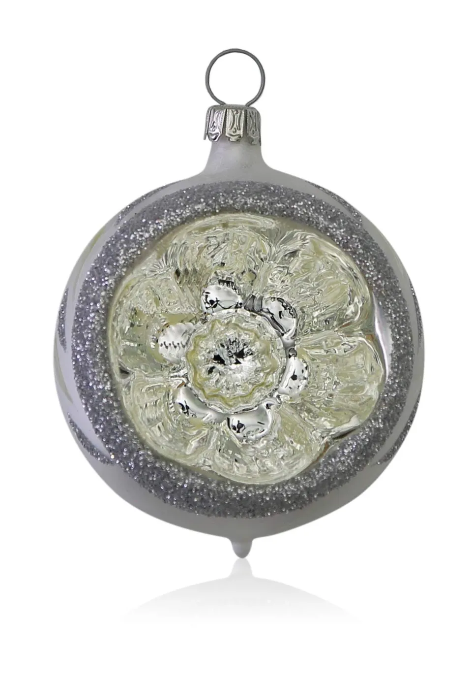 lauschaer-glas-christbaumkugeln-mit-einstich-eislack-wei-mit-dekor-4-st-ck-6-cm image 1