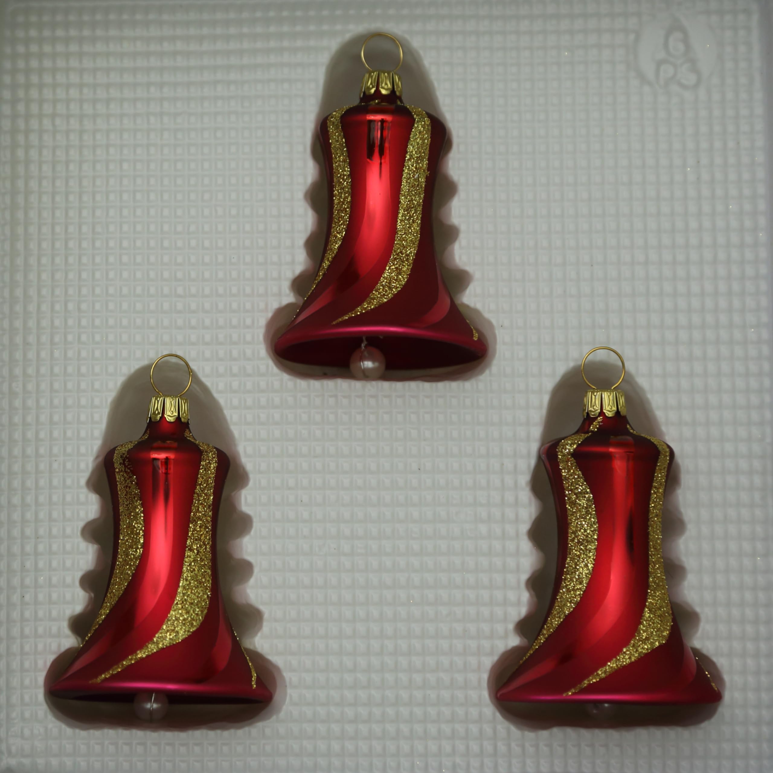 lauschaer-glas-christbaumschmuck-glocken-klein-dunkelrot-matt-mit-dekor-3er-set image 2