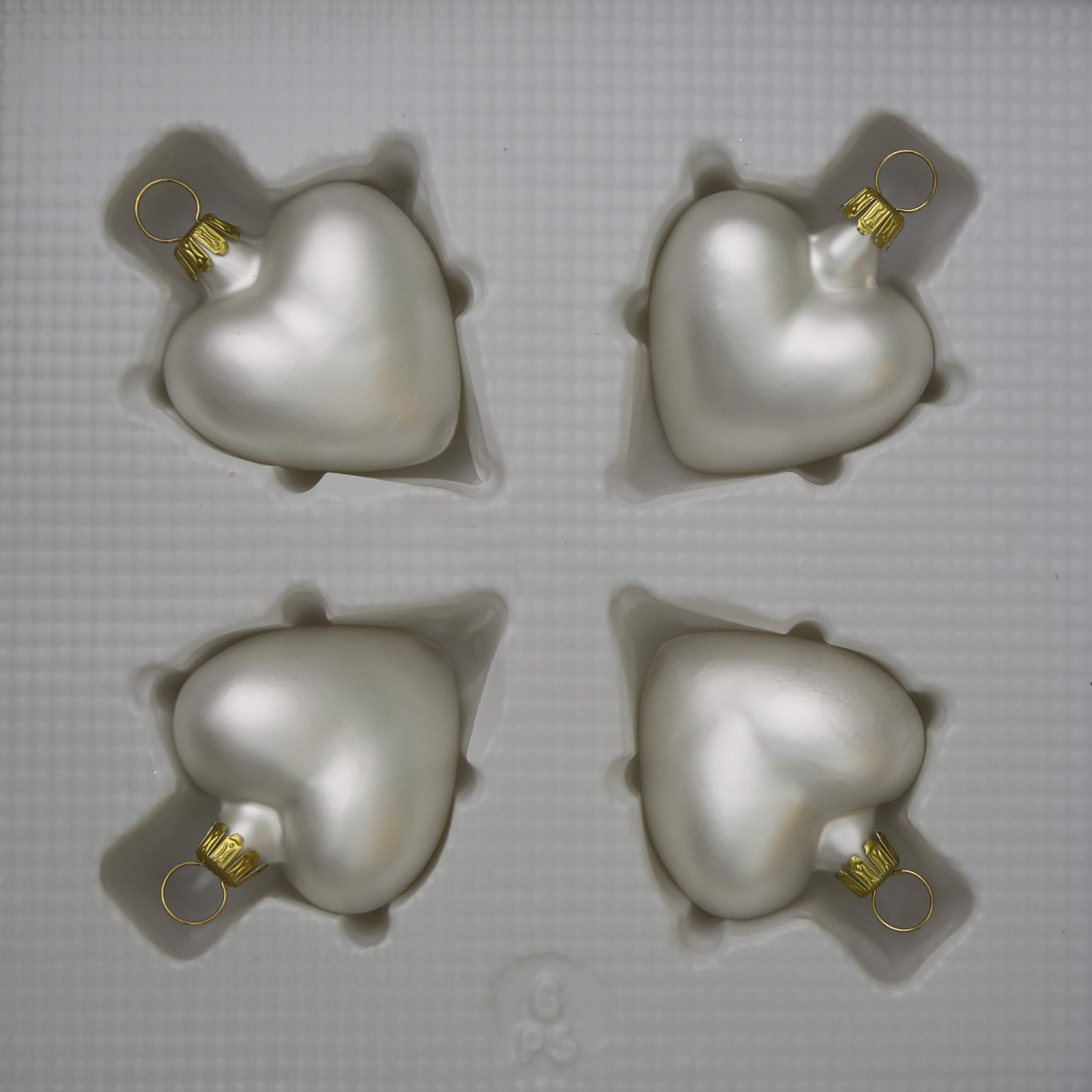 lauschaer-glas-christbaumschmuck-herzen-klein-wei-matt-4-st-ck image 2