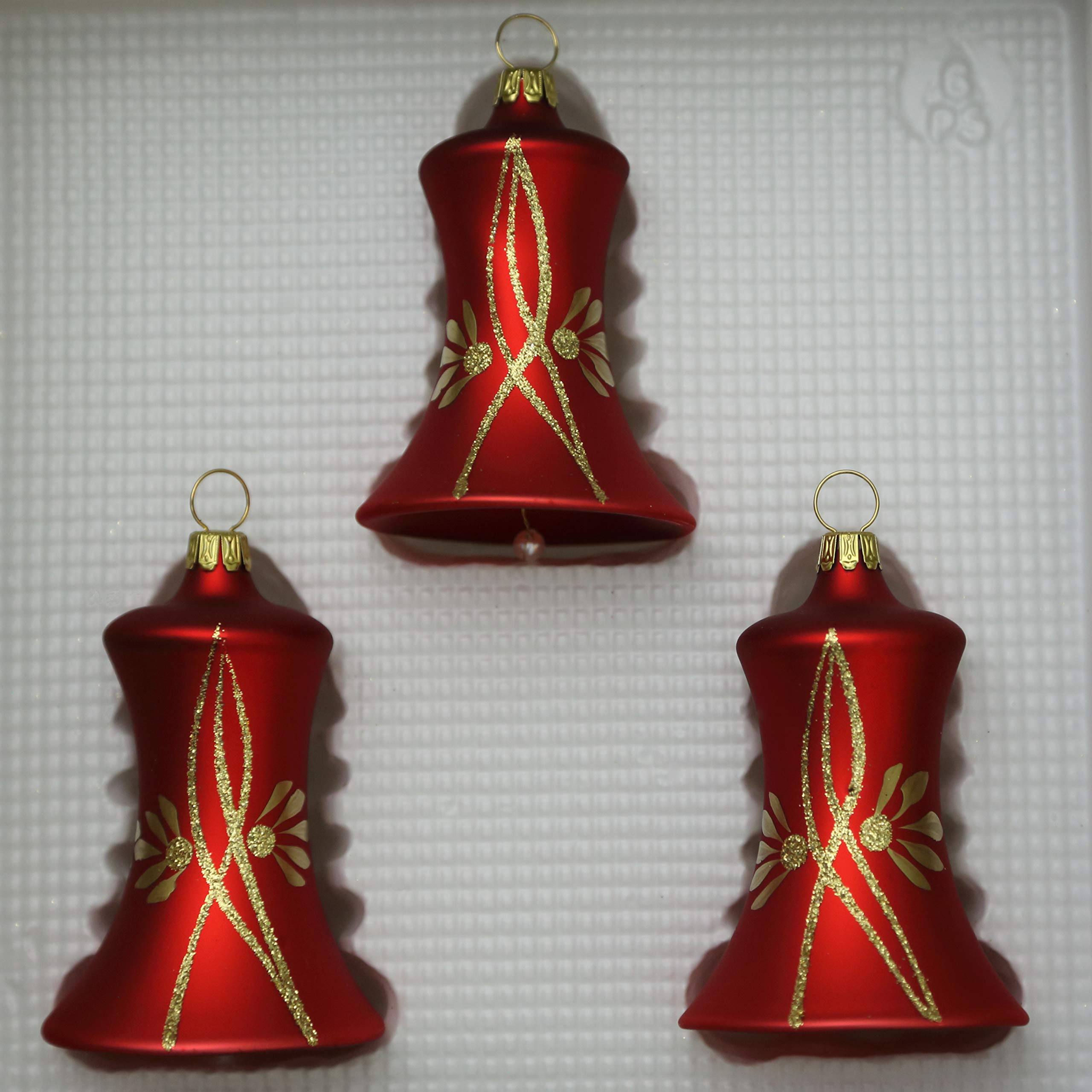 lauschaer-glas-glocken-klein-rot-matt-mit-ranken-3-st-ck-d-5cm-christbaumschmuck image 2