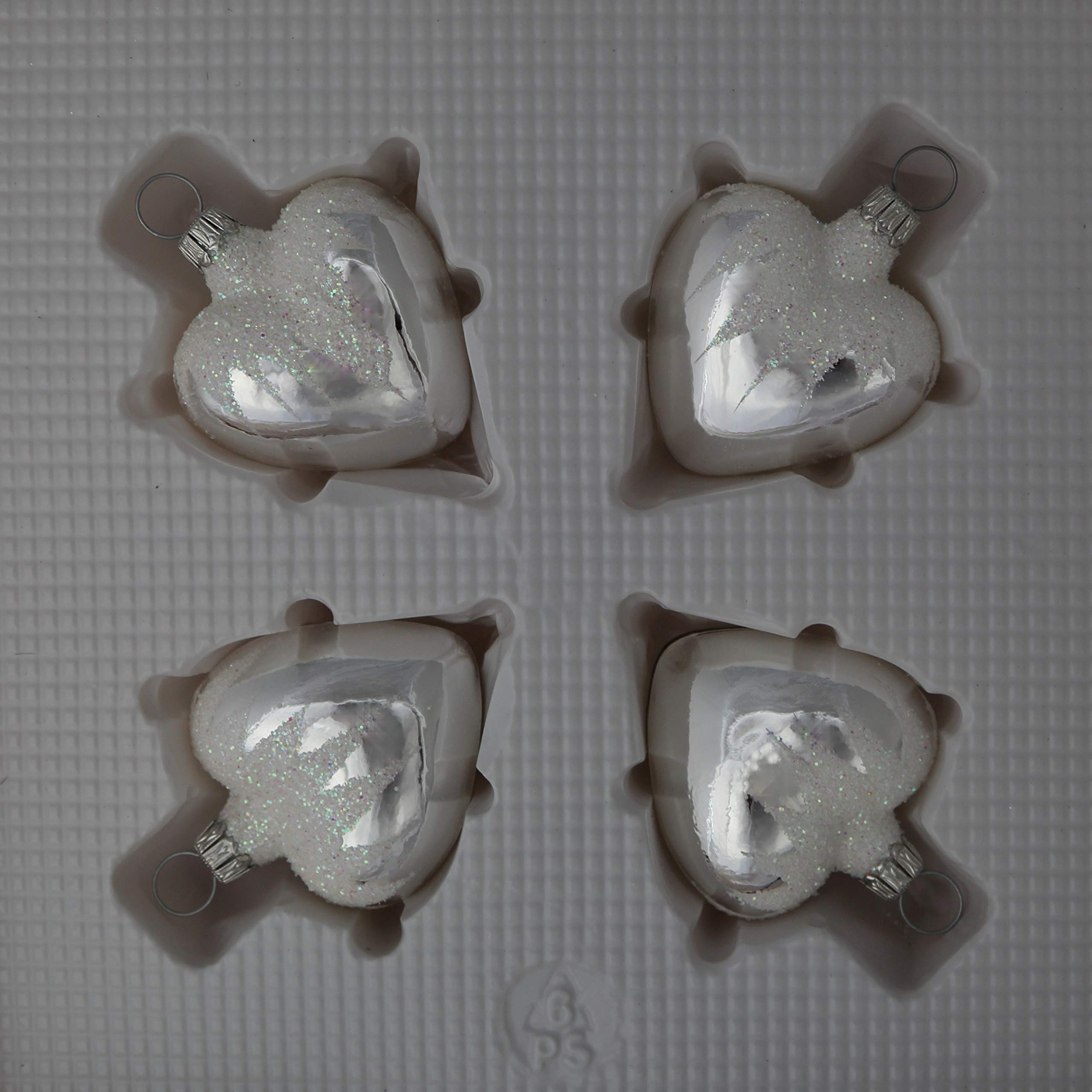 lauschaer-glas-christbaumschmuck-herzen-klein-silber-mit-schneedachdekor-4-st-ck image 2