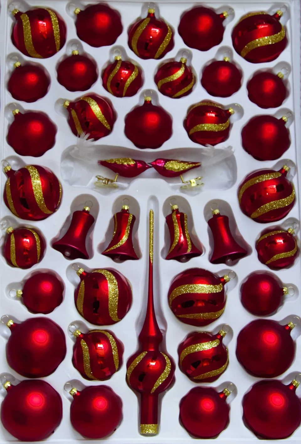 lauschaer-glas-christbaumschmuck-sortiment-dunkelrot-matt-mit-dekor-39-teile-mit image 1