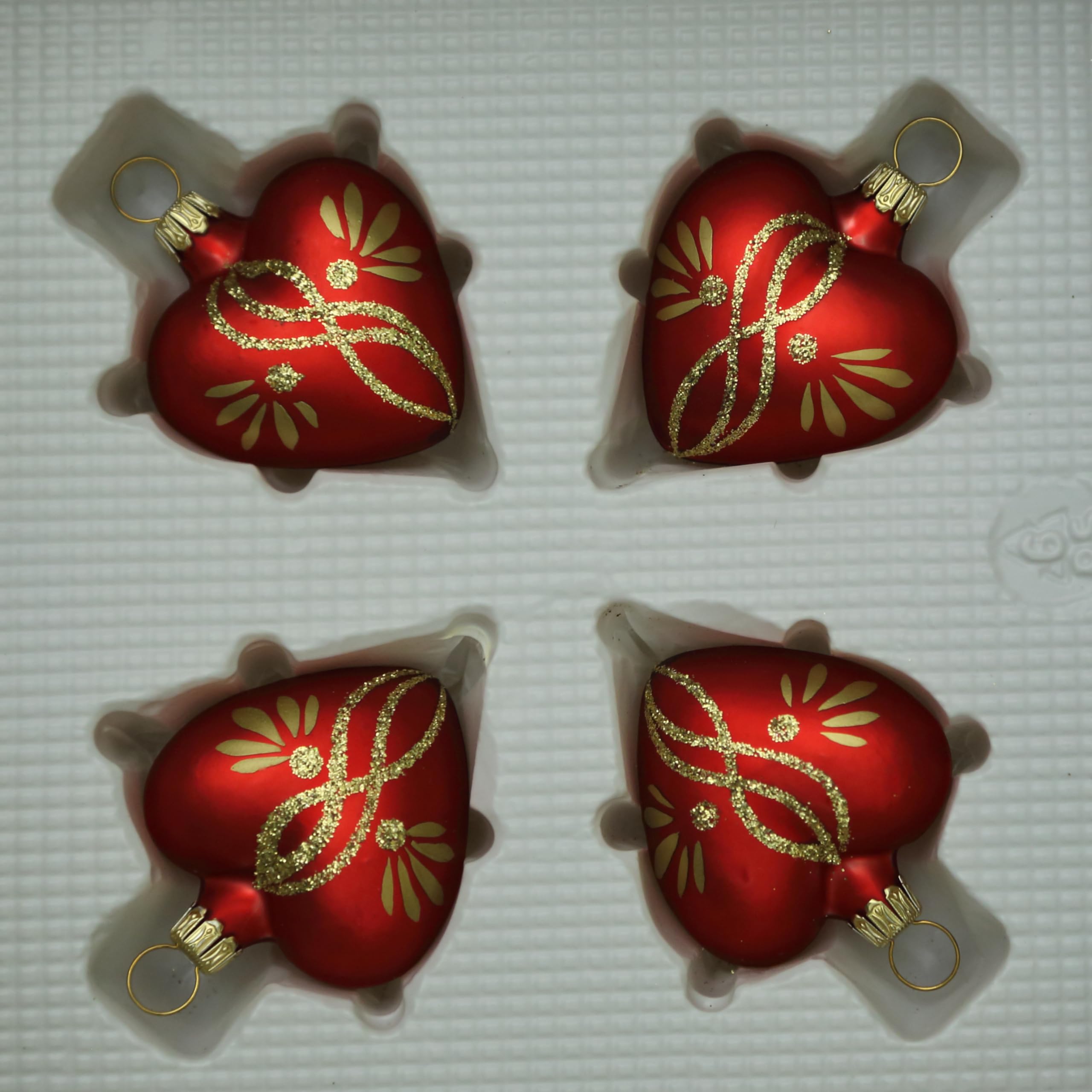 lauschaer-glas-christbaumschmuck-herzen-klein-rot-matt-mit-ranken-4-st-ck image 2