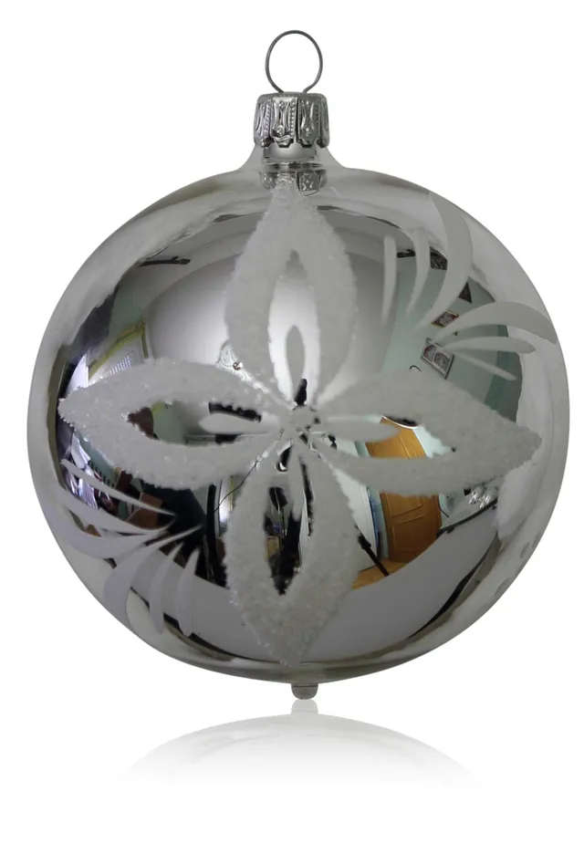 lauschaer-glas-christbaumkugeln-silber-mit-wei-en-blumen-5-st-ck-5-cm image 1